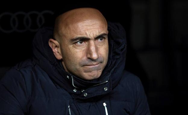 El exentrenador del Alavés Abelardo pagó 26.000 euros a una banda criminal