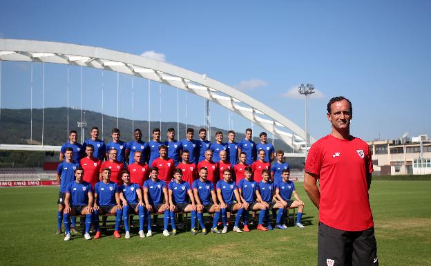 Etxeberria, primer técnico del Bilbao Athletic que dirige en el torneo sub'23 de Inglaterra