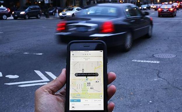 El Ayuntamiento carga contra Uber por desembarcar en Bilbao «con nocturnidad y alevosía»
