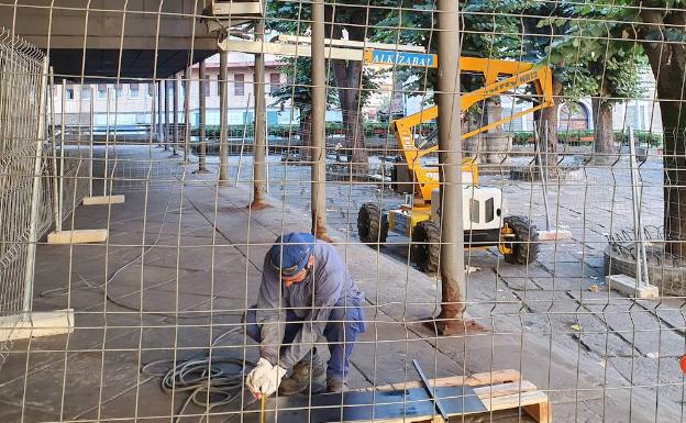 Llodio traslada el mercado tradicional mientras arregla el pórtico