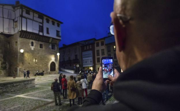 Turistas tras las pistas de 'Kraken'