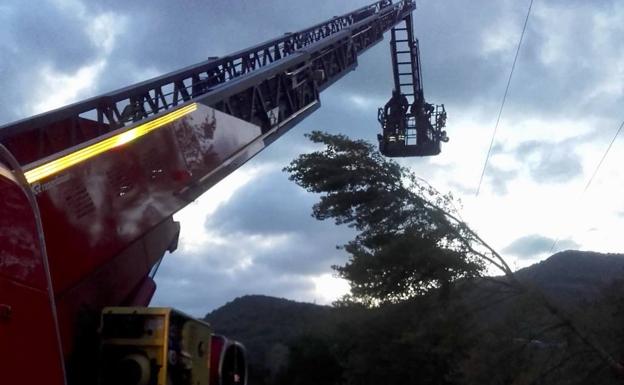 Las rachas de viento alcanzan los 90 kilómetros por hora en Vitoria