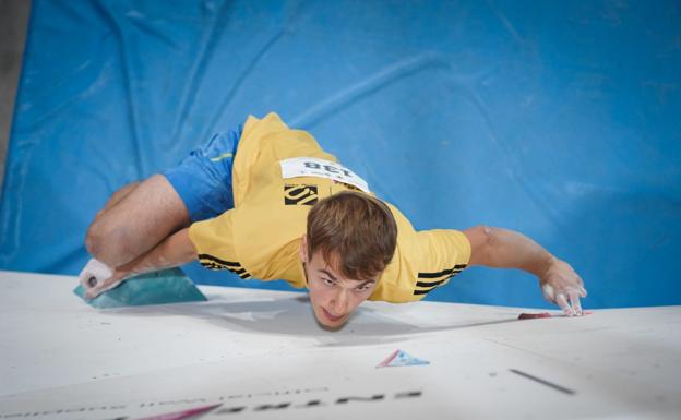 Mikel Linazisoro, campeón de España de la overall de escalada