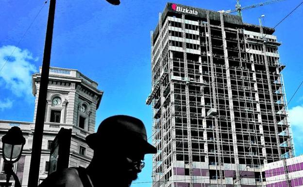La Torre Bizkaia generará más de 1.300 empleos y 200 millones en quince años, según la Diputación
