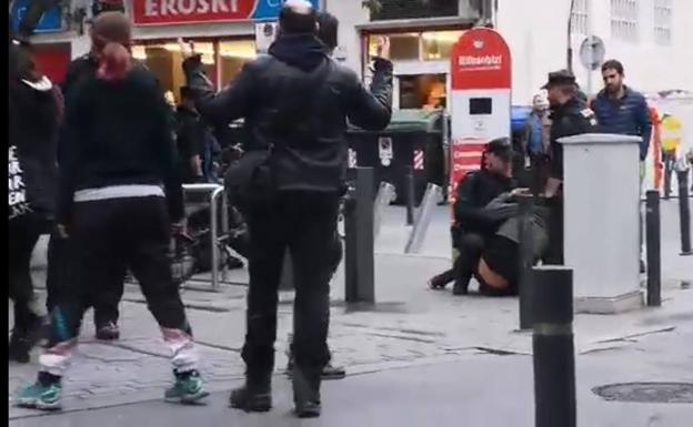 Tensión y «zarandeos» en otros dos actos de Vox en Durango y Sestao