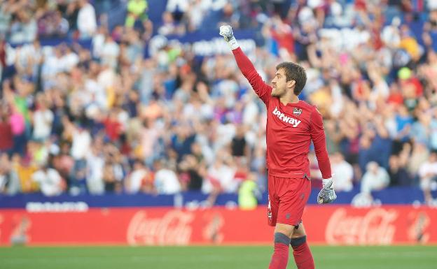 Las elecciones mantienen en vilo al portero del Levante antes de jugar en San Mamés