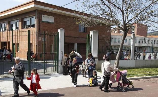 Las obras del muro de contención del colegio Etxegarai de Basauri empezarán este año
