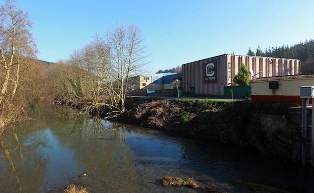 «Un pasajero se llevó un puñetazo en la boca por llamar la atención a un chico que se hacía un porro»