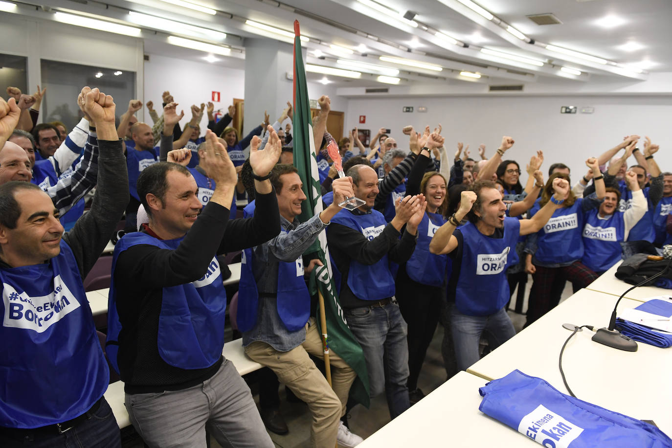 Recolocación si hay cierre de aulas y mayor salario, claves para el fin de la huelga