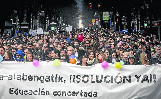 La presión de familias, profesores y Educación forzó el acuerdo en el conflicto de la concertada