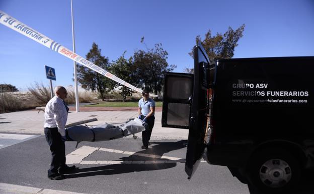 Hallan envuelto en plásticos el cadáver de un promotor de viviendas en Granada