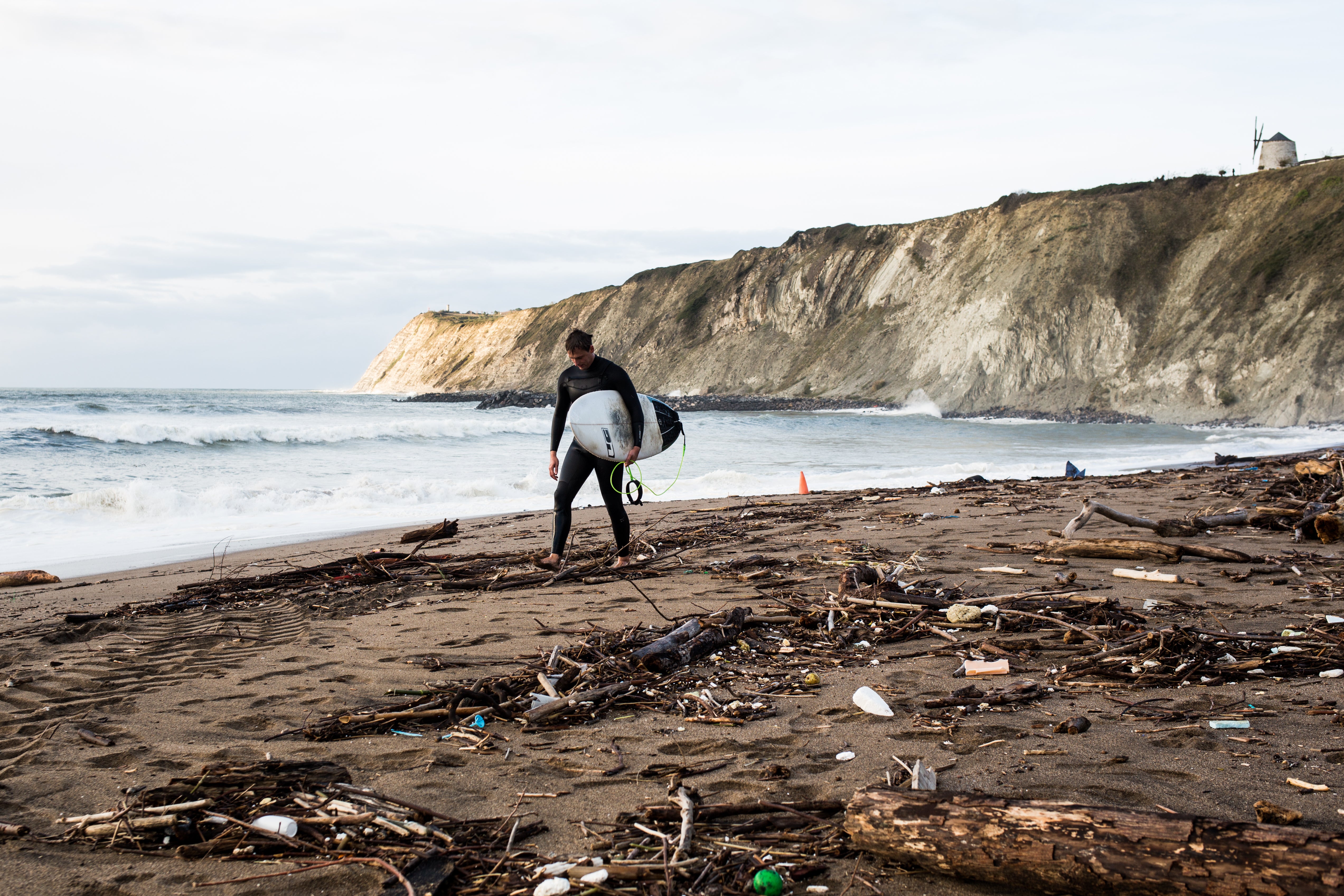 Lo que el temporal trae a las playas vizcaínas