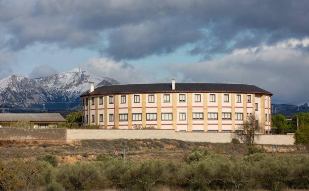 Se vende monasterio en Oion