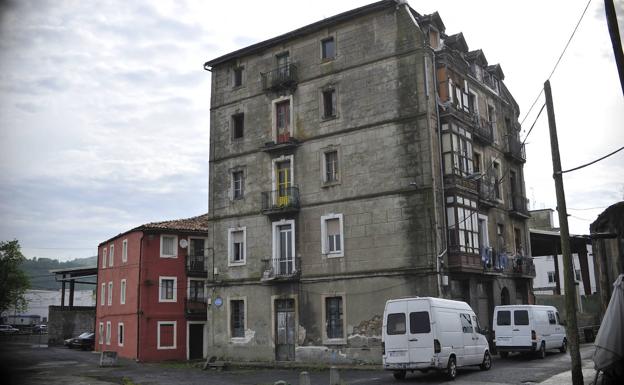 La Landa de Zorroza se despide de sus últimas infraviviendas