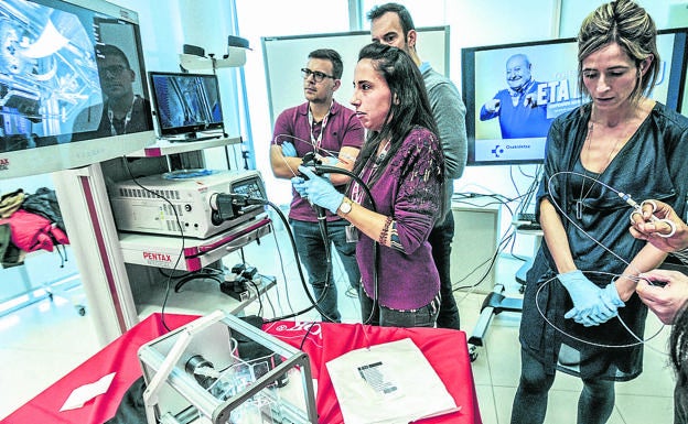 El HUA forma a otros hospitales en una técnica puntera para intervenir páncreas