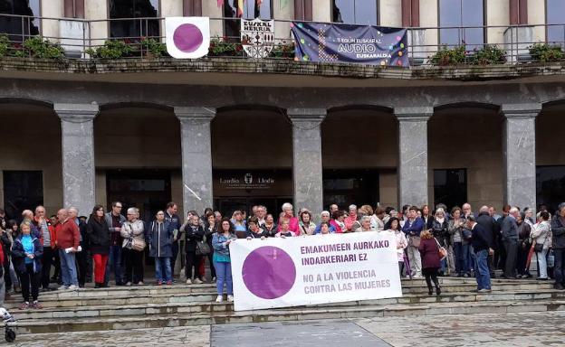 El Día contra la Violencia a las Mujeres moviliza a Llodio, Amurrio y Laguardia