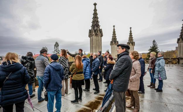 Suscriptores de EL CORREO siguen las huellas de Kraken en la terraza de la Catedral Nueva