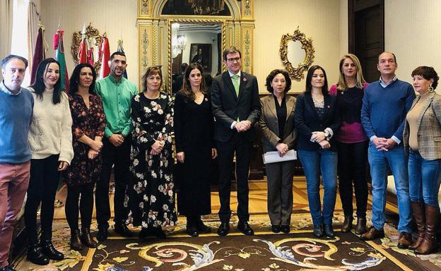 El Ayuntamiento aboga por trabajar en «la reparación de las víctimas y supervivientes»