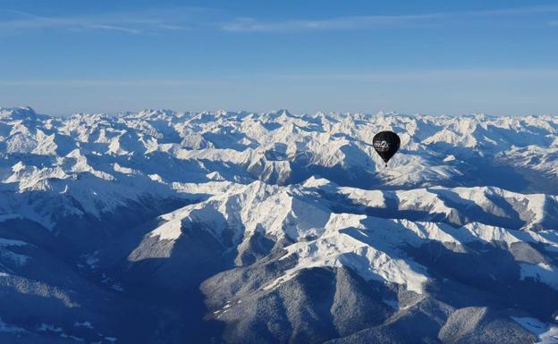 Los Pirineos, a vista de globo a 5.700 metros de altitud