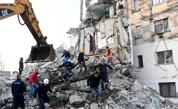 Concluyen las tareas de búsqueda por el terremoto en Albania, con 49 muertos