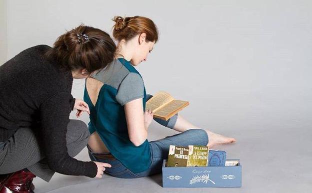 De enfermera a modista: la getxotarra que crea moda con telas y redes de pesca de Bermeo