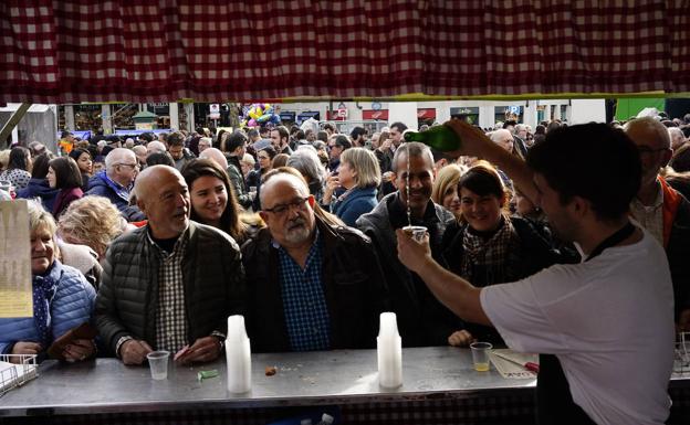 El Mercado de Santo Tomás repartirá por primera vez vasos reutilizables