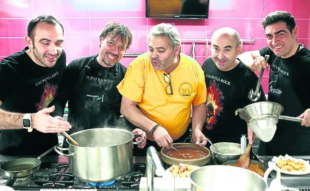 Entre plato y plato, investiguemos