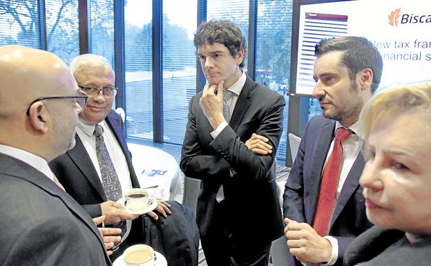 Rementeria espera «un goteo de pequeñas buenas noticias» tras su último viaje a Londres