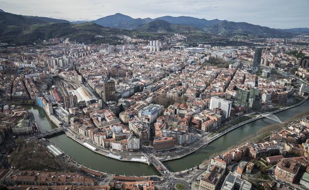 Bilbao, entre la docena de ciudades españolas que rebasan el límite de partículas más contaminantes