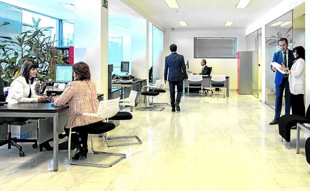 La banca española sigue a la cola de Europa aunque mejora en capital y morosidad