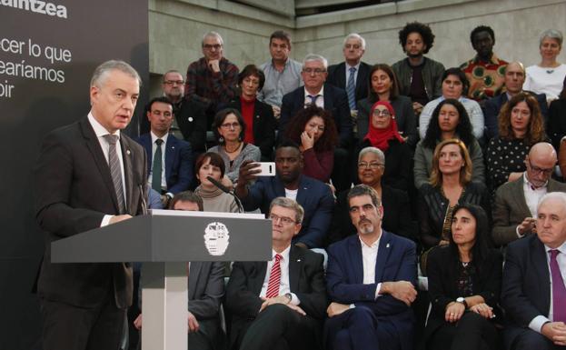 «Cualquiera de nosotros puede verse obligado a ser una persona migrante», advierte Urkullu