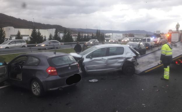 Dos heridos en una colisión múltiple en San Millán provocada por un fuerte granizo