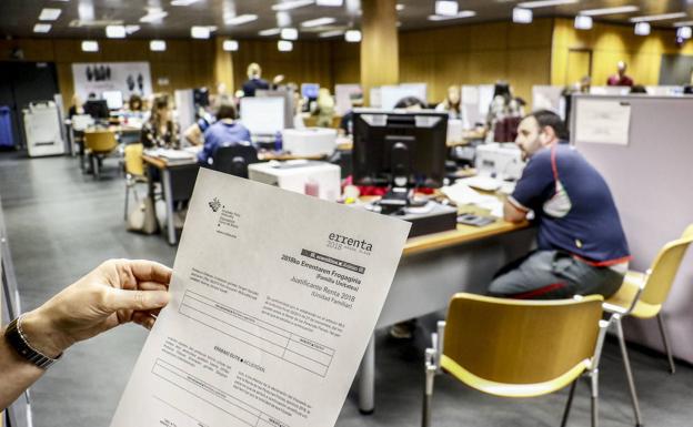 Hacienda dejará de enviar cartas a 30.000 empresas alavesas