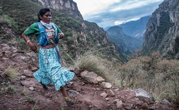 Lorena Ramírez, una corredora de ultrafondo que compite en sandalias