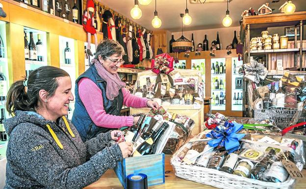 Las cestas de Navidad se reinventan para satisfacer a 'gourmets', celíacos y musulmanes