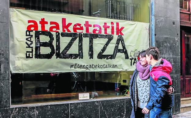 El colectivo feminista Talka vuelve a 'okupar' un local en el Casco Viejo