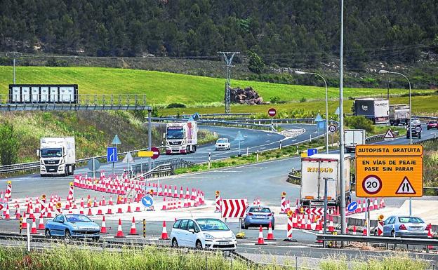La lluvia retrasa el final de las obras para desdoblar el nudo de Armiñón