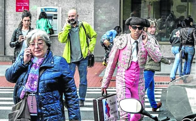 «Hay que dejar el móvil al cruzar»