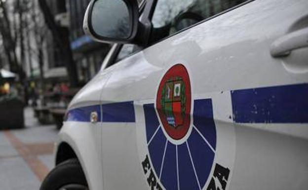 Detenidos por vender droga tras ser vistos por agentes de paisano en Begoña