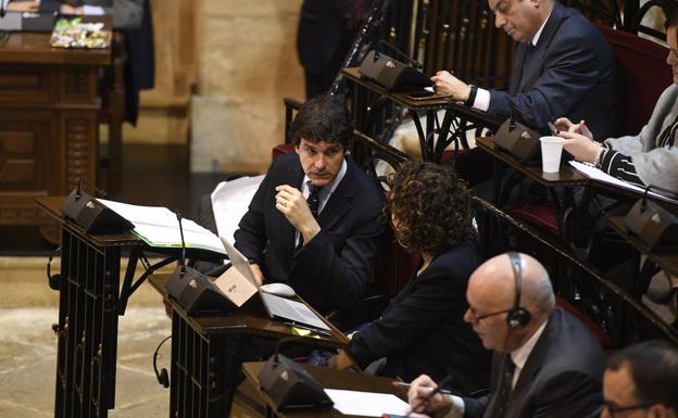 Los guiños del PNV y el PSE dirigidos a Podemos no llegan a la Casa de Juntas