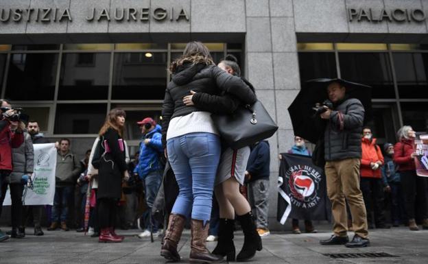 Los investigadores descartaron desde el principio la versión de la acusada de matar a su hija en Atxuri