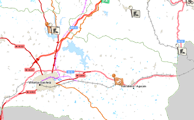 Una mujer, herida al volcar su vehículo en la A-1, a su paso por Iruraiz-Gauna