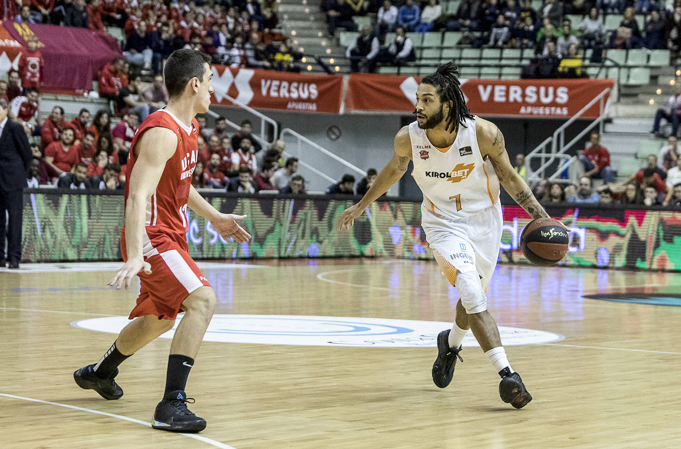 Las mejores imágenes del partido entre el UCAM Murcia y el Baskonia