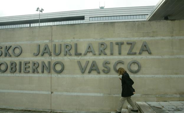 El Gobierno vasco esperará al fallo del Supremo para decidir si despide a los procesados