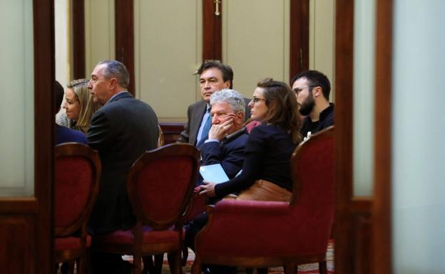 Los partidos sin grupo propio en el Congreso optan por dividirse finalmente en dos