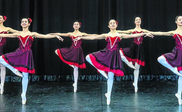 El conservatorio de danza lleva 'El Cascanueces' al Principal de la mano del Ballet de San Petersburgo