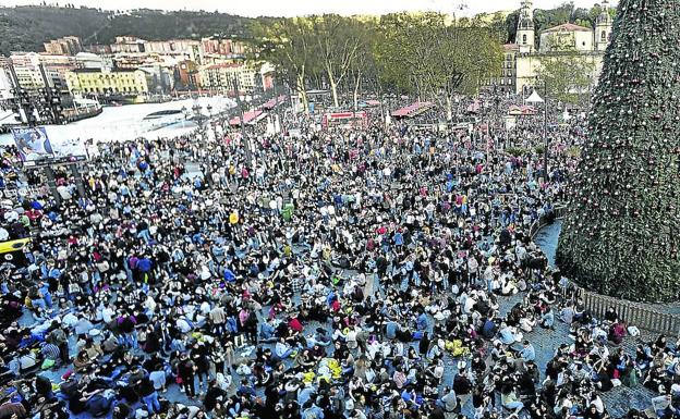 La juerga en Santo Tomás se salda con diez traslados hospitalarios y una reyerta con armas blancas