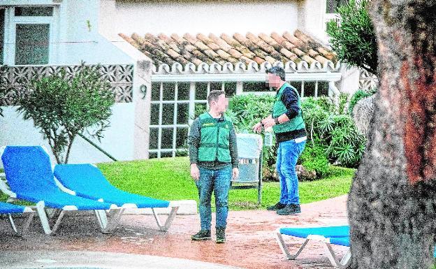 Hallan en el sistema de succión de la piscina el gorro de la pequeña que murió ahogada junto a su padre y su hermano