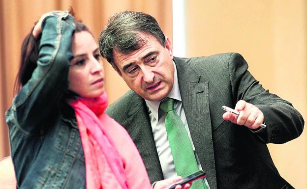 Los partidos minoritarios contienen el aliento ante las negociaciones por la investidura