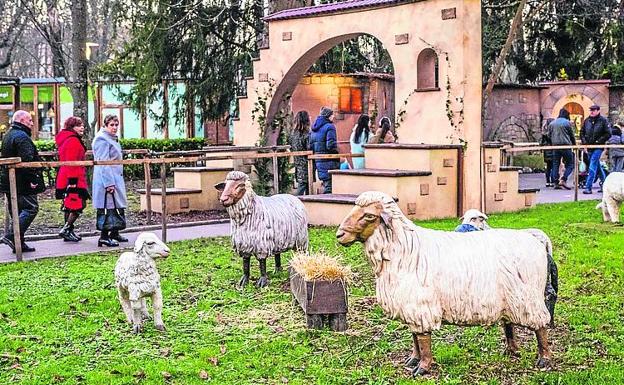 Identifican a tres personas en relación con los actos vandálicos en el Belén de Vitoria